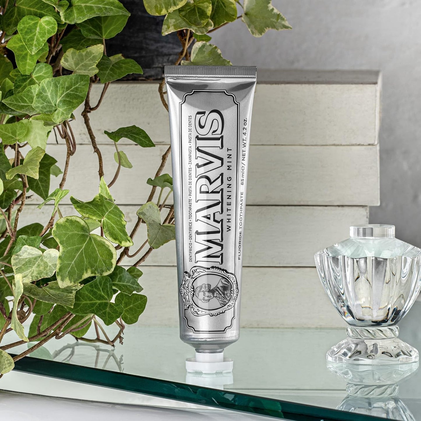 Marvis Whitening Mint Zahnpasta, 85 ml, Whitening Zahnpasta fördert eine natürliche Zahnaufhellung, Zahncreme entfernt Plaque & verleiht langanhaltende Frische