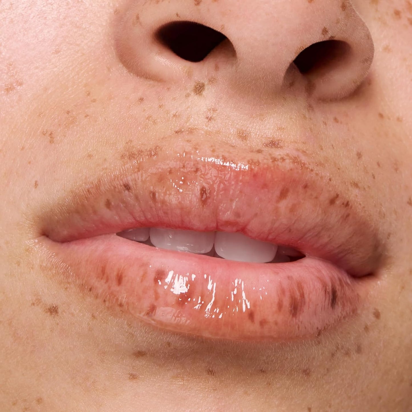 essence The Super Peptide Glossy Lip Treatment