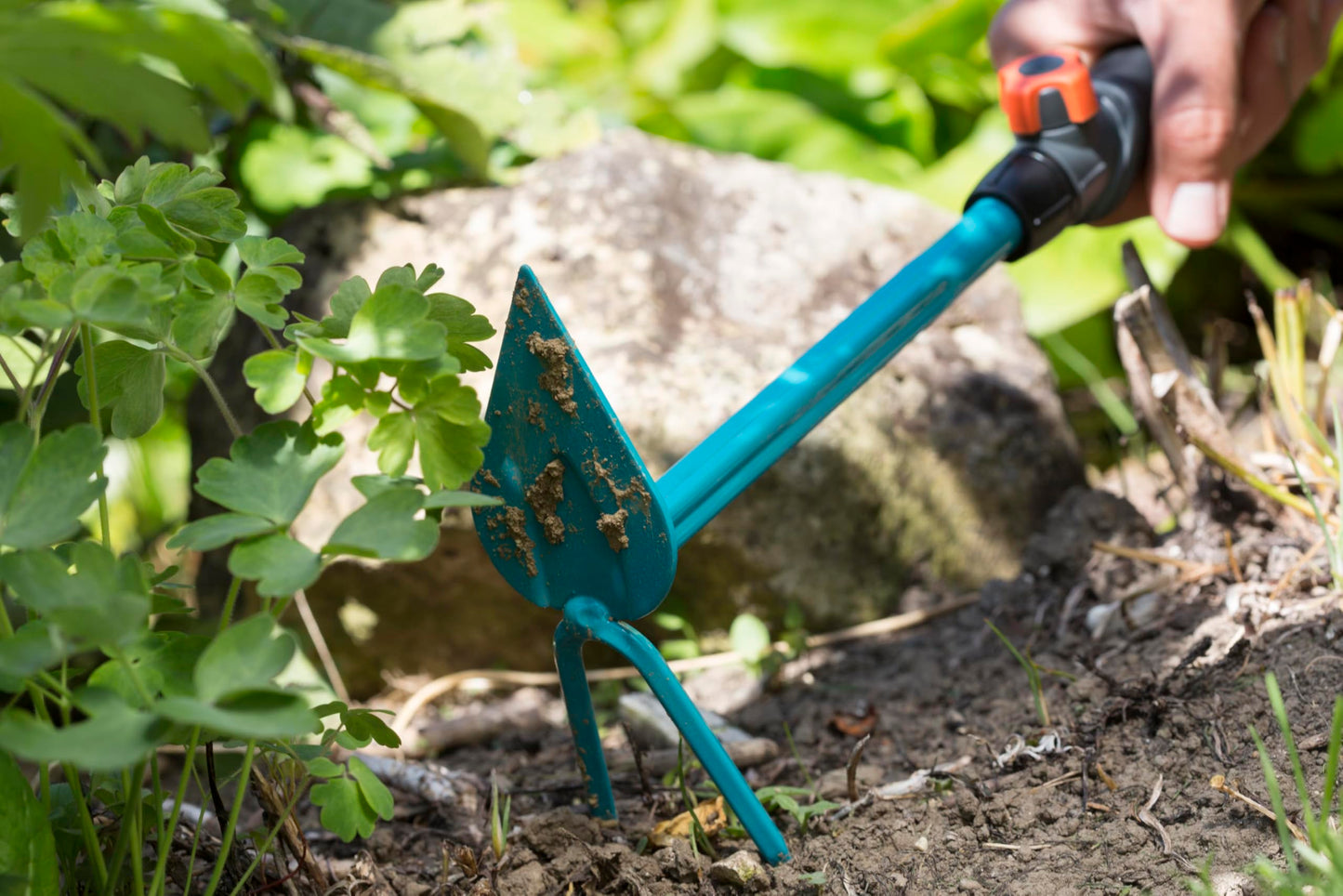 Gardena combisystem-Kleinhäckchen: 3-Zinken-Doppelhacke zum Lockern/Lüften und Jäten des Bodens, Arbeitsbreite 6,5 cm, ergonomischer Griff, Korrosionsschutz (8915-20)