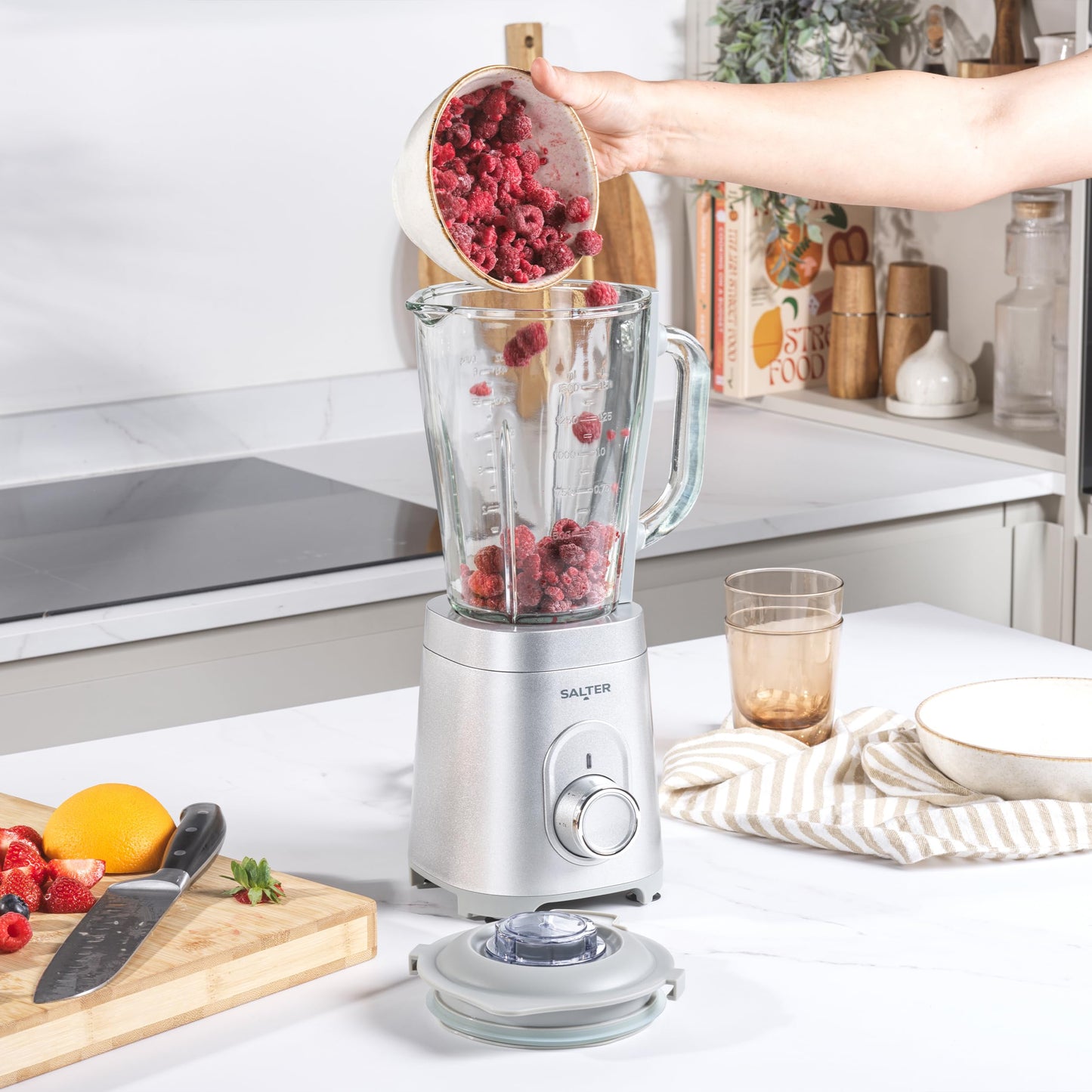 Salter Aspen NutriPro Mini Smoothie Maker, ideal für Protein Shakes, Säfte und Cocktails, Kompakter Mixer mit 1L Mixbehälter, 800ml BPA-frei To-Go Becher, 1000W Leistung, inkl. Aufbewahrungsdeckel