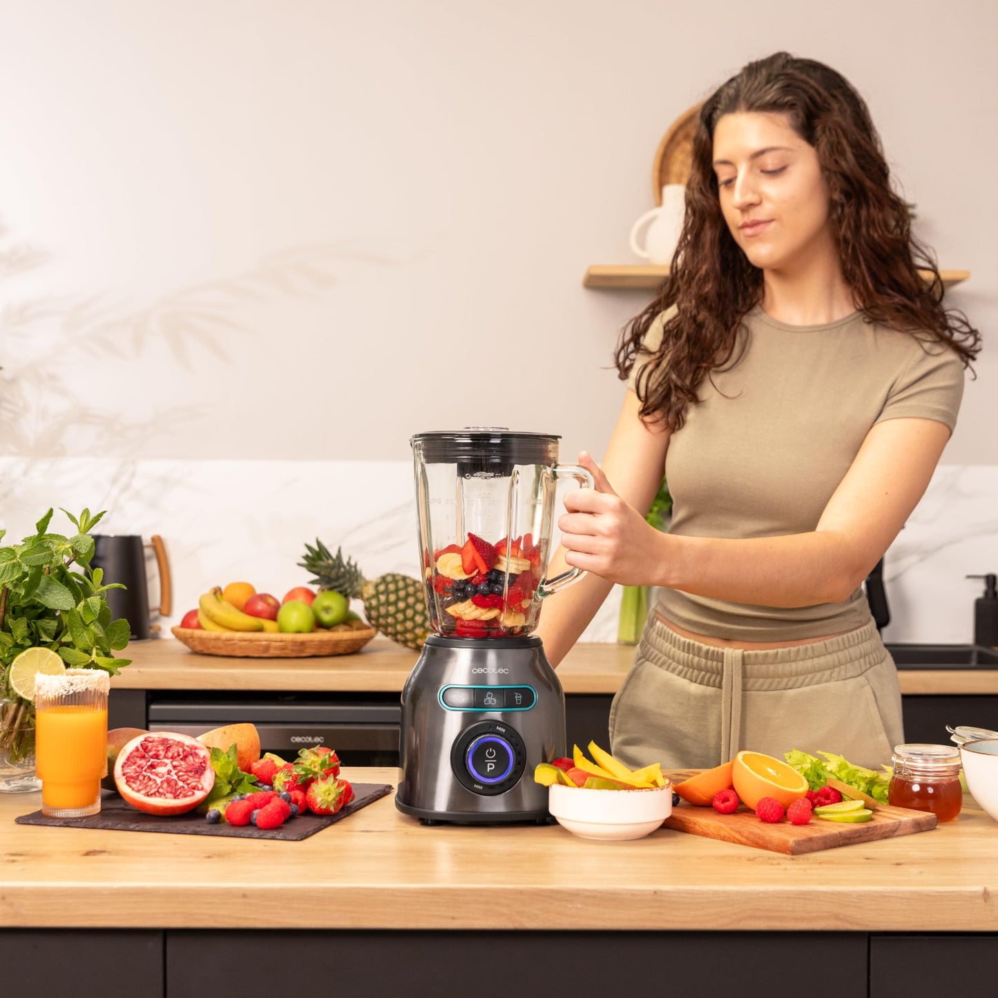 Cecotec Standmixer Power Black Titanium 1800MAX Blend It, 1800 W maximale Leistung, 5 Geschwindigkeiten, 6 Klingen aus Edelstahl, Ice-Crush-Funktion, Turbo- und Smoothie-Funktion, AutoClean-Funktion