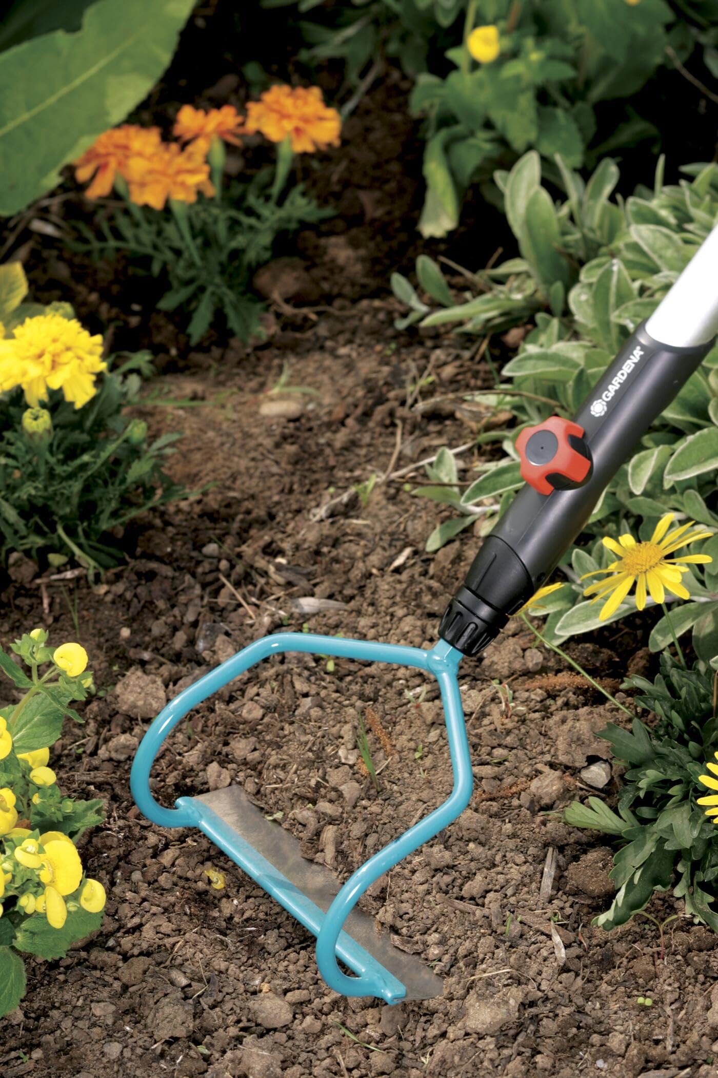 Gardena combisystem-Rübenhacke: Gartenhacke zum Jäten und Hacken von Unkraut, 8 cm Arbeitsbreite, aus Qualitätsstahl, rostfreies Edelstahlblatt, passend zu Allen combisystem-Stielen (3180-20)