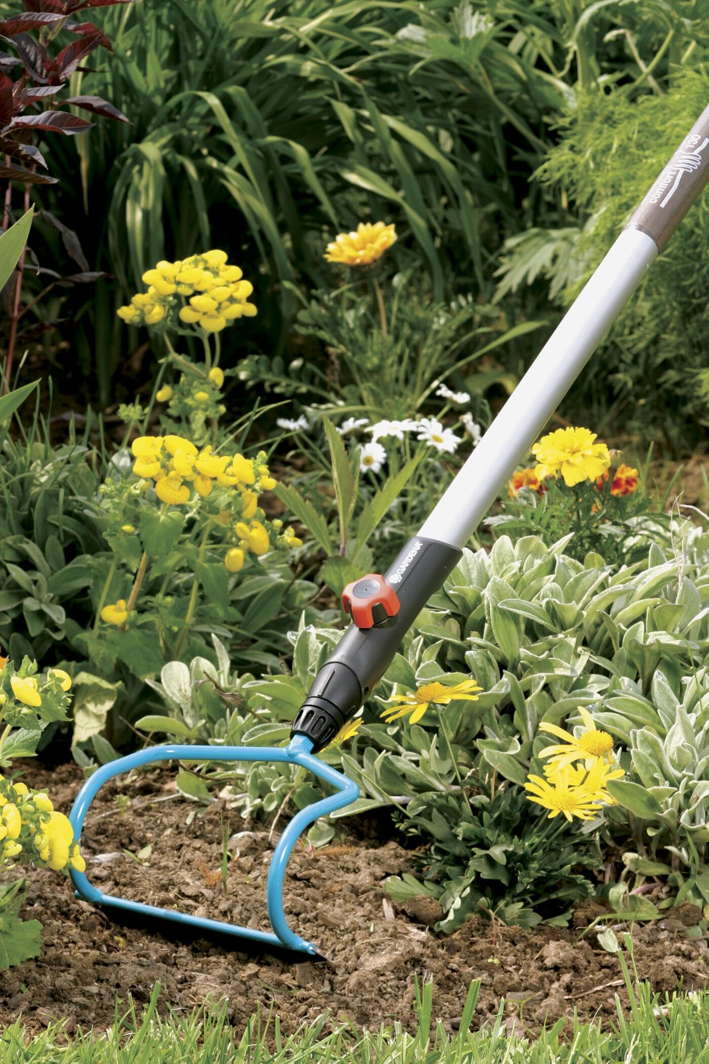 Gardena combisystem-Rübenhacke: Gartenhacke zum Jäten und Hacken von Unkraut, 8 cm Arbeitsbreite, aus Qualitätsstahl, rostfreies Edelstahlblatt, passend zu Allen combisystem-Stielen (3180-20)