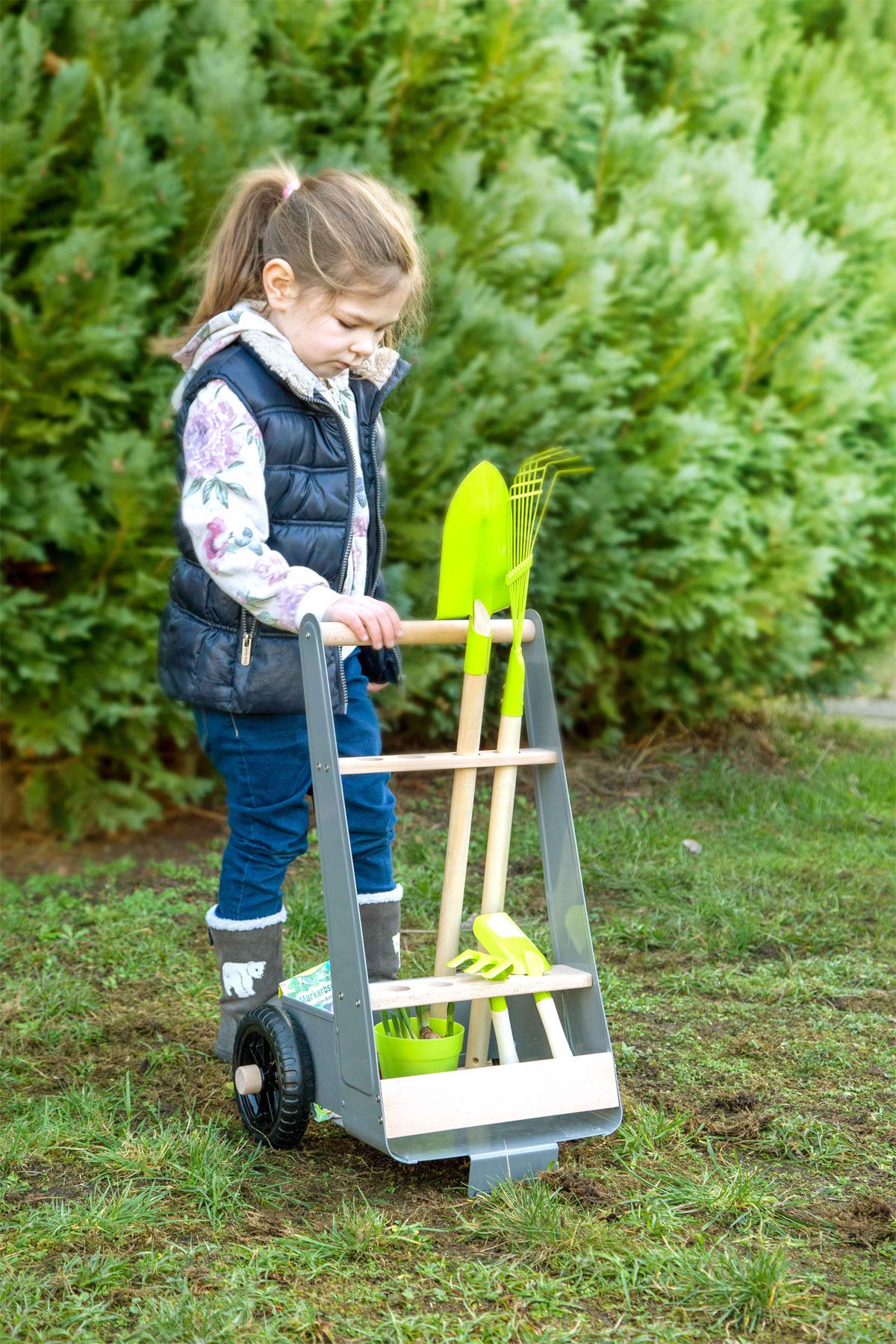 small foot Großes Gartenset aus Holz und Metall, mit Schubkarre, Spaten, Harke uvm., ab 3 Jahren, 12014