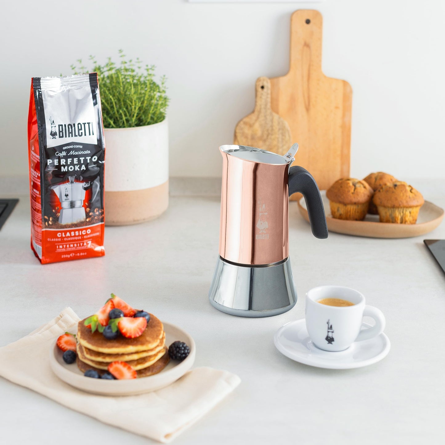 Bialetti - Neue italienische Espressomaschine Venus Induction aus Edelstahl, geeignet für alle Arten von Tellern, 4 Kaffeetassen (170 ml), Silber