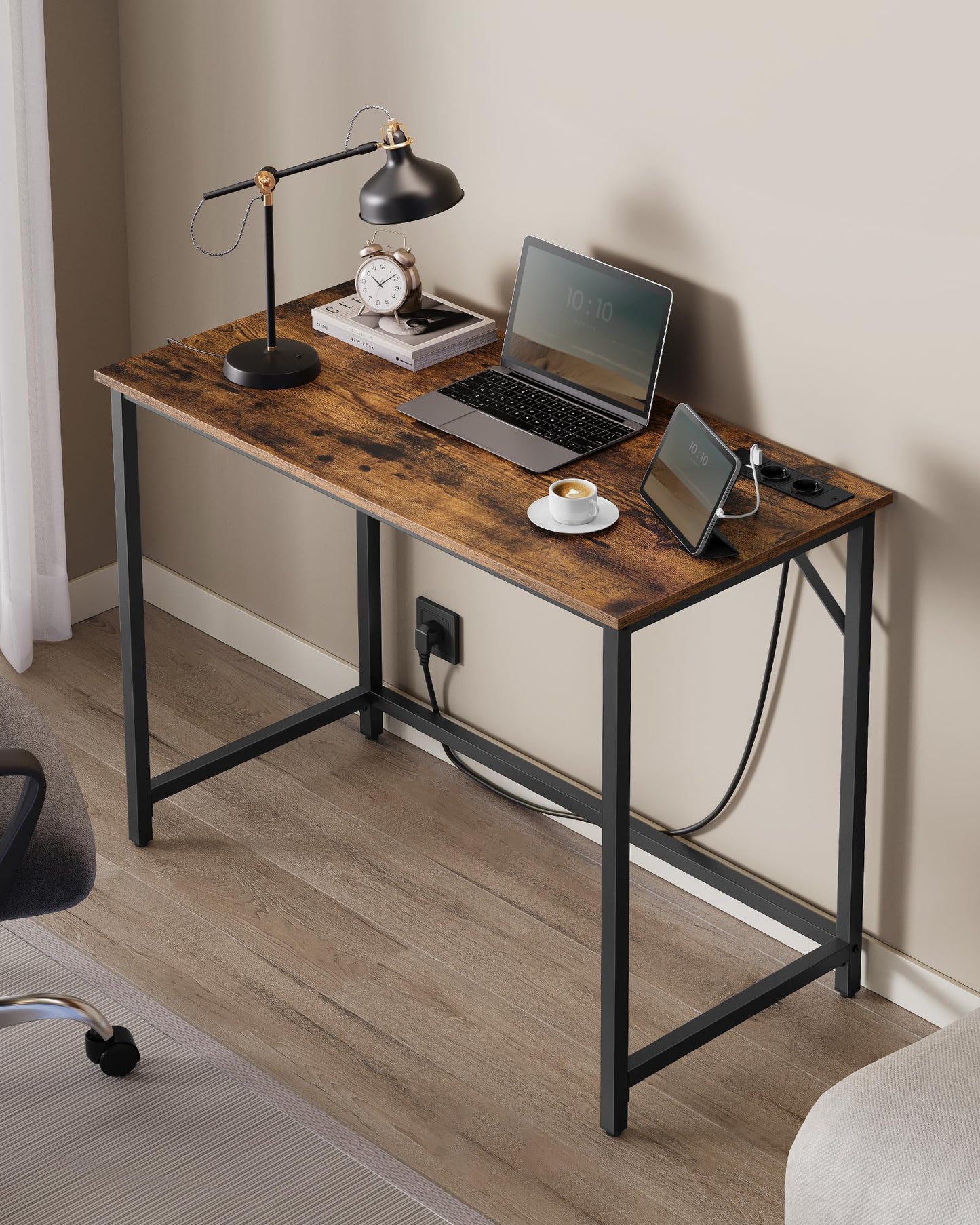 VASAGLE Schreibtisch, Gaming-Tisch mit LED-Beleuchtung, Steckdosenleiste, Computertisch, 50 x 100 x 76, platzsparend, für Arbeitszimmer, Homeoffice, vintagebraun-tintenschwarz LWD141B81