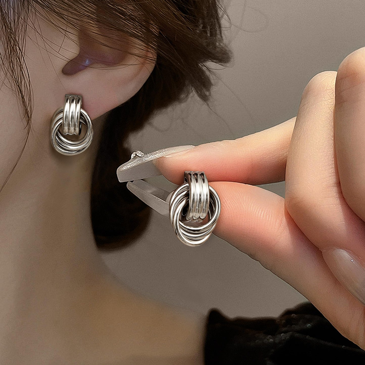 Dochais Knot Drop Earrings