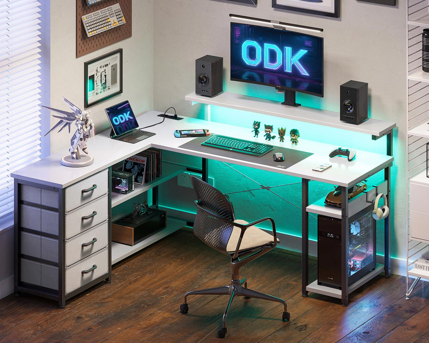 ODK Schreibtisch mit Schubladen, Reversible Eckschreibtisch mit 2 Steckdosen und 2 USB Ladeanschluss, Bürotisch L Form mit LED für Home Office 135×110cm (Schwarz)