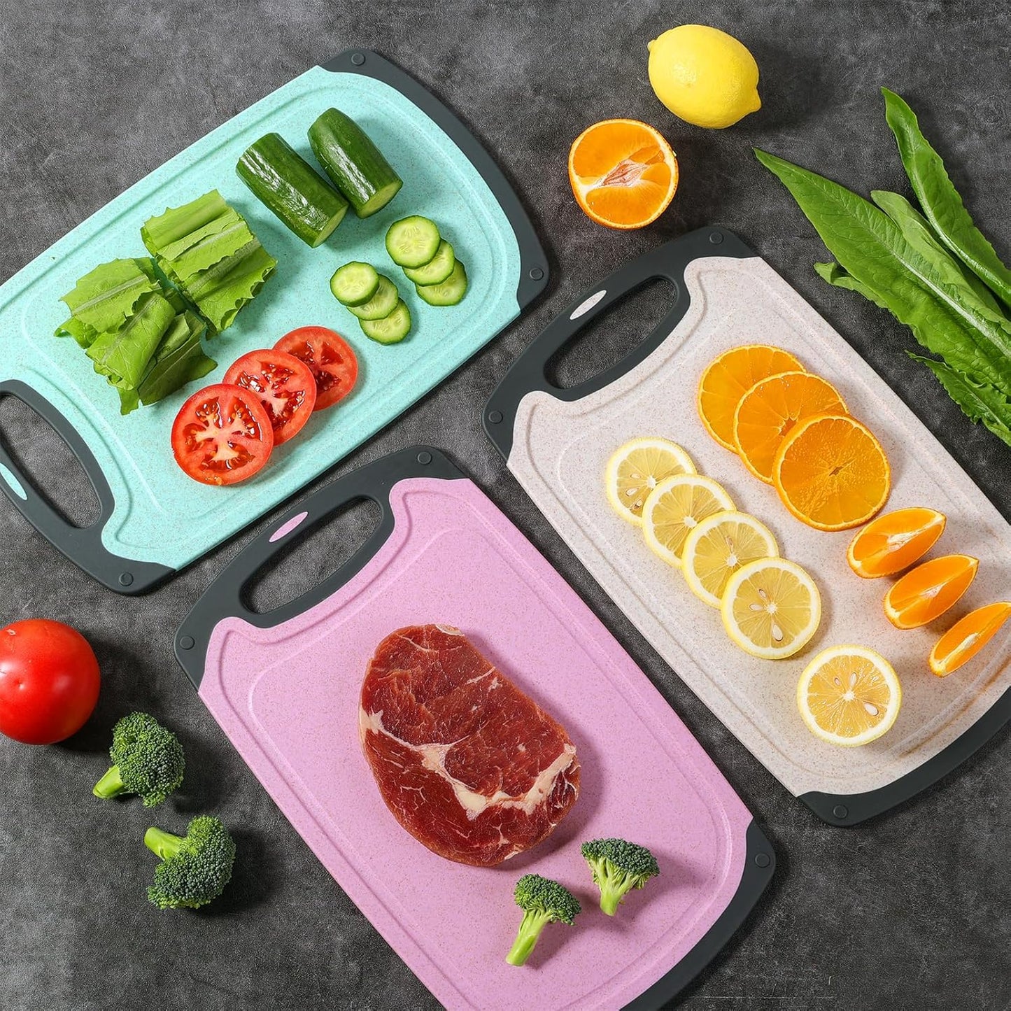 Schneidebrett Set 3 Stück Weizenstroh Küche Schneidebretter BPA Frei mit Saftrillen Leicht Zu Greifen, Hängenden Löchern, Rutschfestem, Spülmaschinenfestem Schneidebrett (Beige + Grün + Pink)