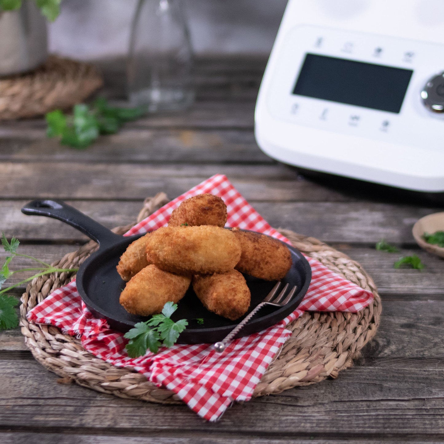 Ufesa TotalChef RK7 Küchenmaschine mit WLAN, Multifunktions Küchenroboter mit Kochfunktion, Kochroboter 30 Funktionen, 4.5L, 7-Zoll-Touchscreen, Interaktives Rezeptbuch, Silber / Weiss