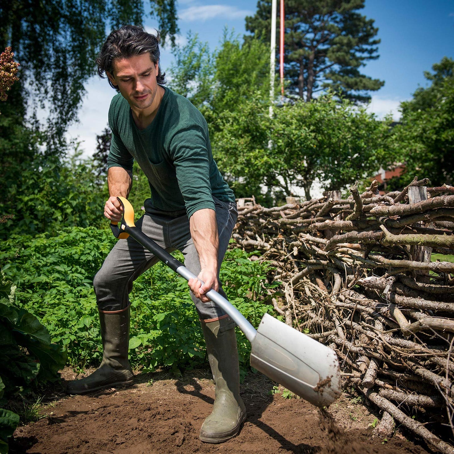 Fiskars Gärtnerspaten für harte, steinige Böden, Spitz, Länge: 120 cm, Verstärktes Borstahl-Blatt, Schwarz/Orange, Xact, 1066729