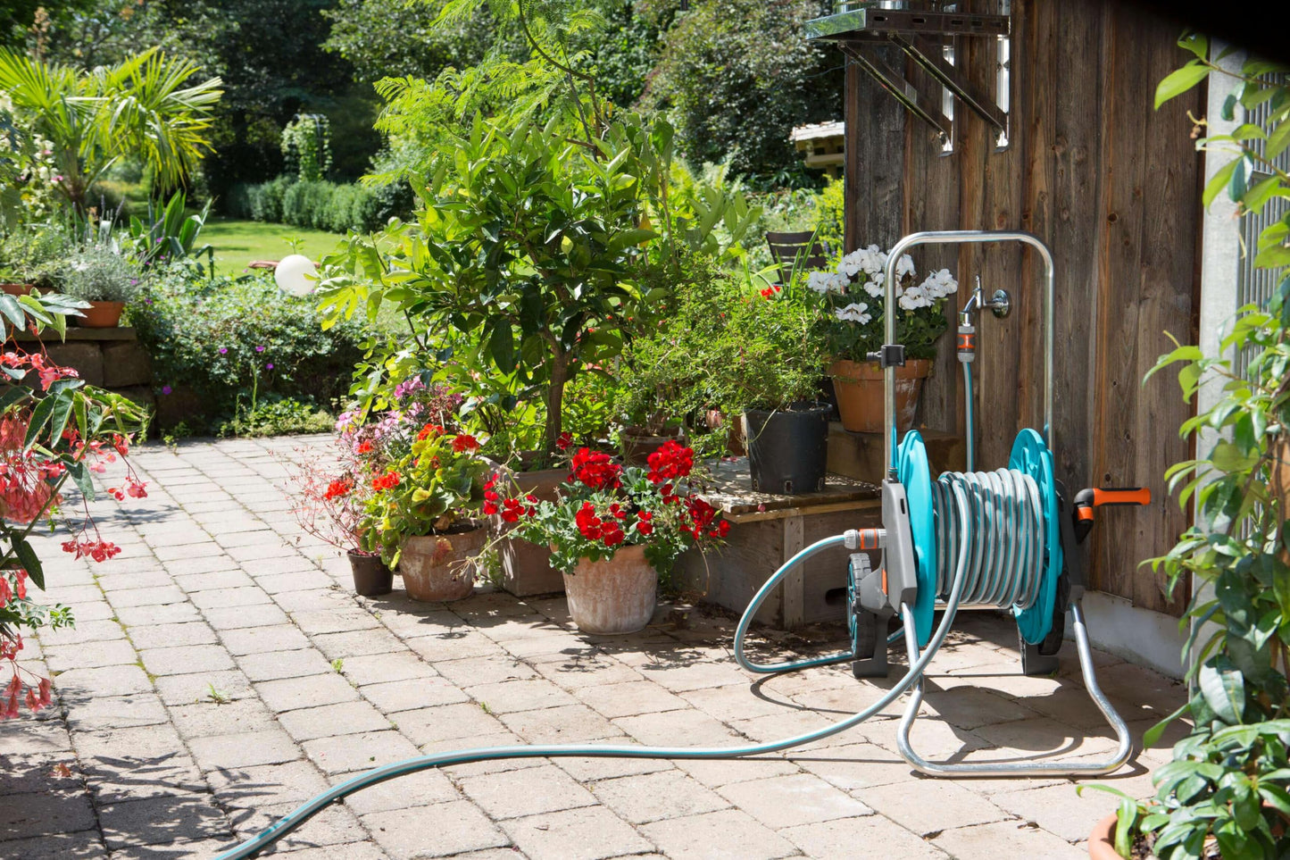 Gardena Classic Schlauch Aktion 13 mm (1/2 Zoll), 18 m: Universeller Gartenschlauch aus robustem Kreuzgewebe, 22 bar Berstdruck, UV-beständig, ohne Systemteile (18001-20) grau 18m ohne systemteile