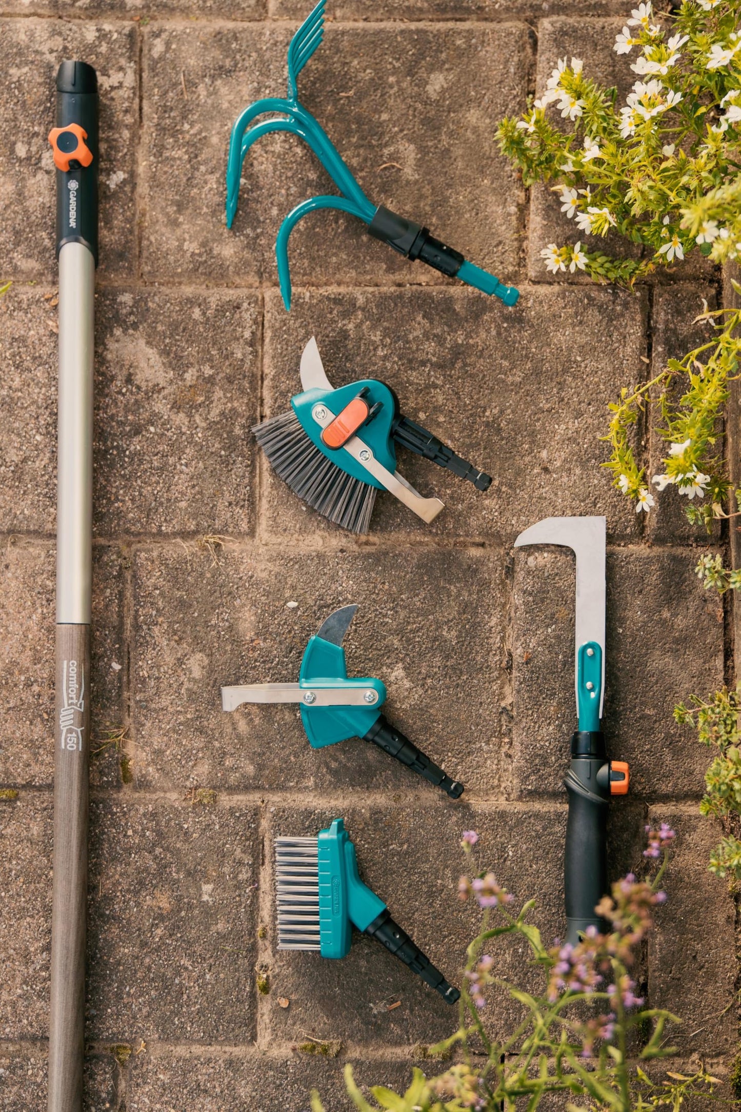 Gardena combisystem-Blumenkelle: Gartenschaufel für An- und Umpflanzarbeiten, Arbeitsbreite 8,5 cm, Flexibler Einsatz, aus Qualitätsstahl, duroplastbeschichtet, Korrosionsschutz (8929-20)