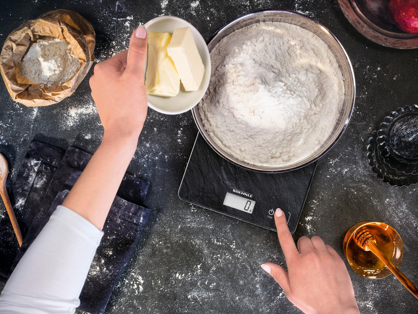 Soehnle Küchenwaage Page Compact 300 weiß, digitale Küchenwaage bis zu 5 kg Tragkraft, Waage mit leicht ablesbarer LCD-Anzeige, Digitalwaage mit Zuwiegefunktion
