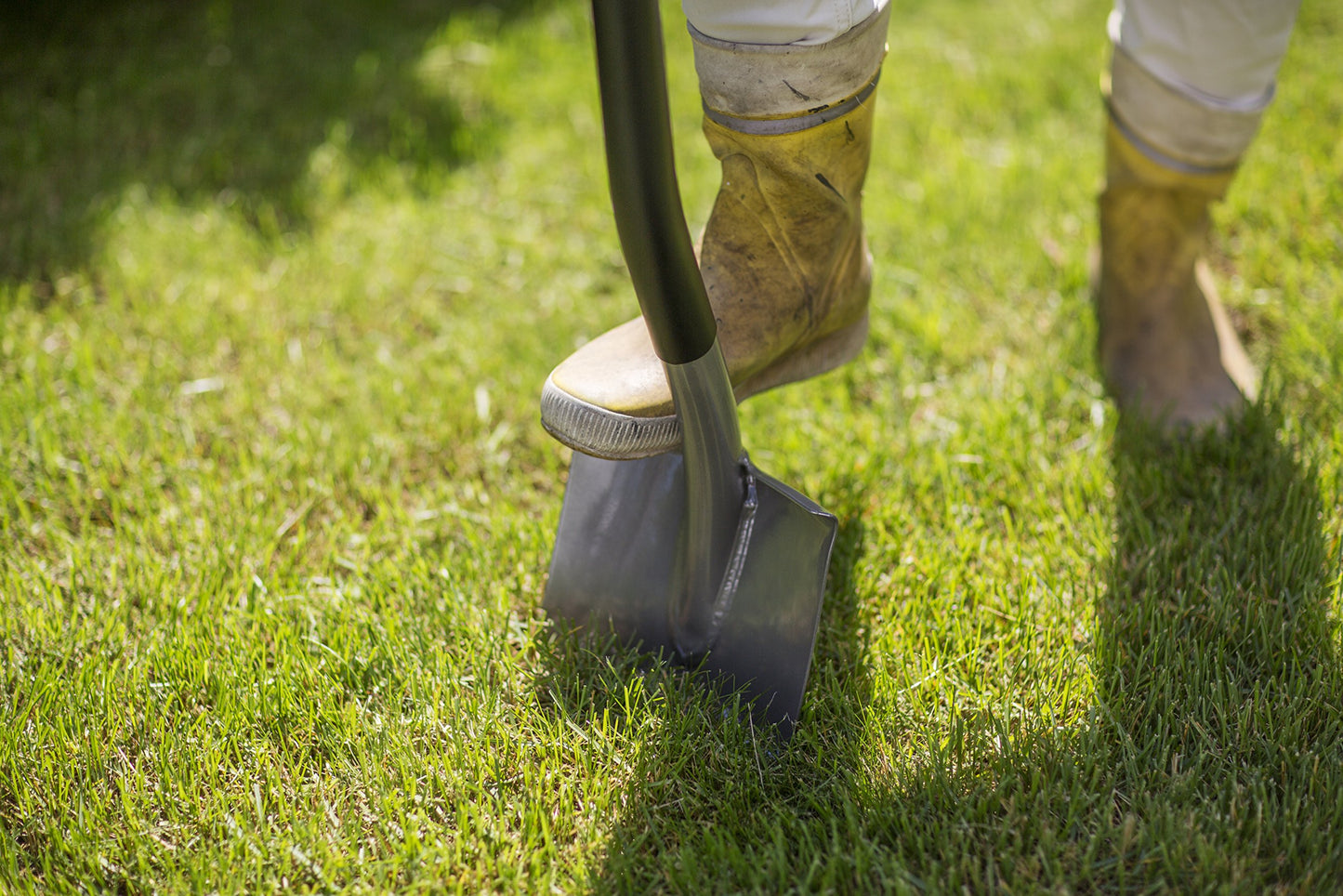 Fiskars Gärtnerspaten, Spitz, Spaten für harte, steinige Böden, Länge: 125 cm, Hochwertiger Borstahl, Grau/Schwarz, Ergonomic, 1070639