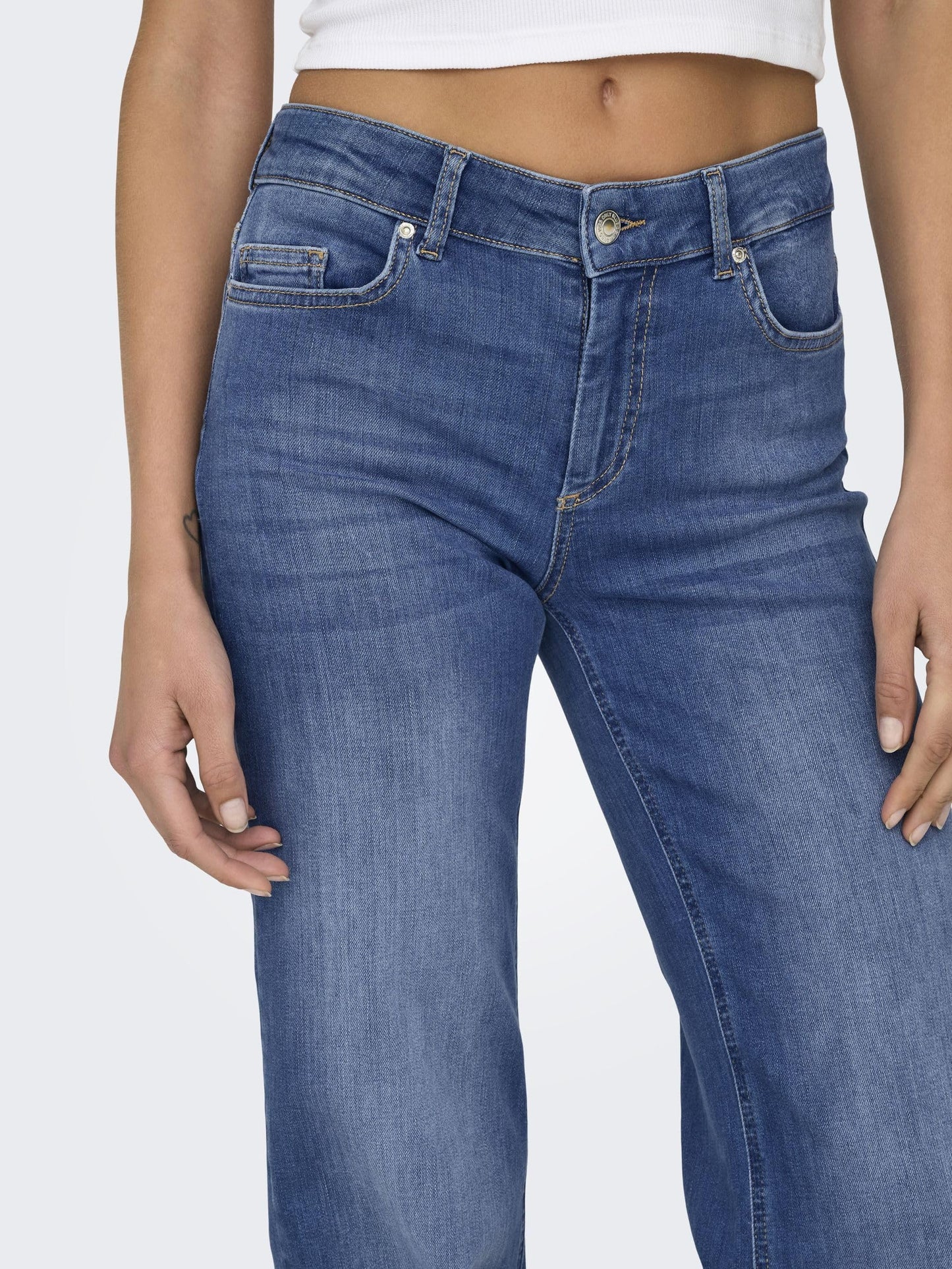 ONLY Women’s ONLBLUSH Mid-Rise Straight-Fit Jeans