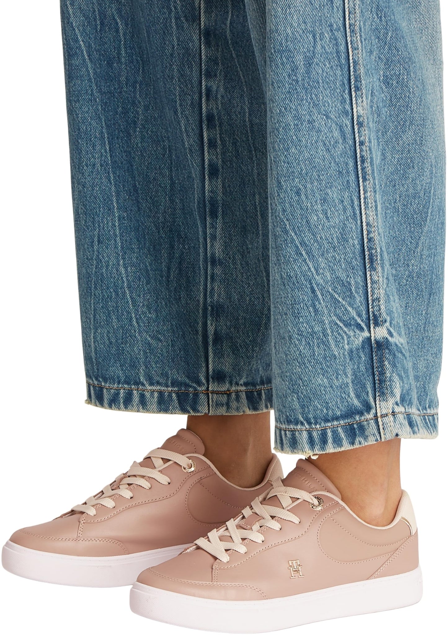 Tommy Hilfiger Women’s Essential Chic Court Sneakers