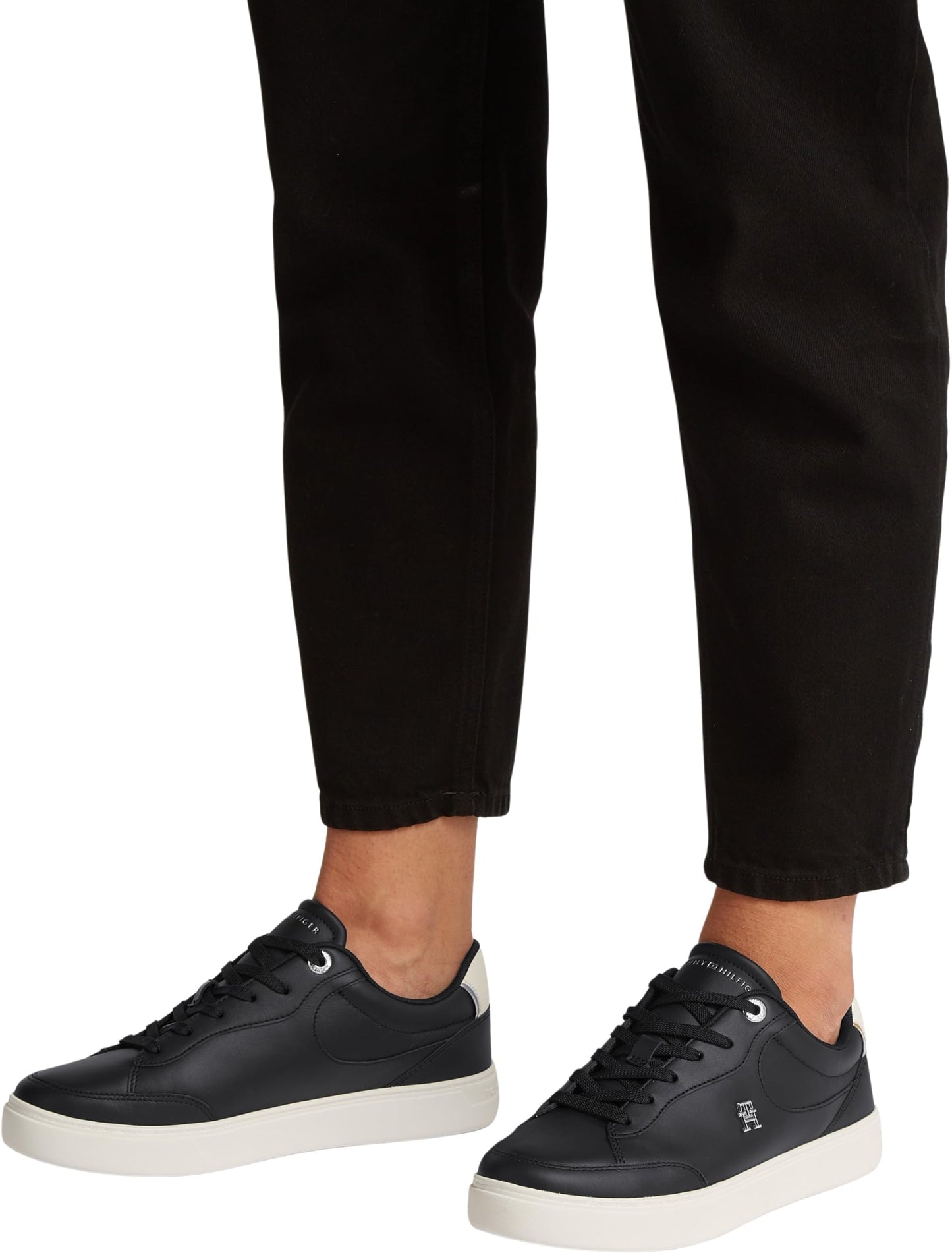 Tommy Hilfiger Women’s Essential Chic Court Sneakers