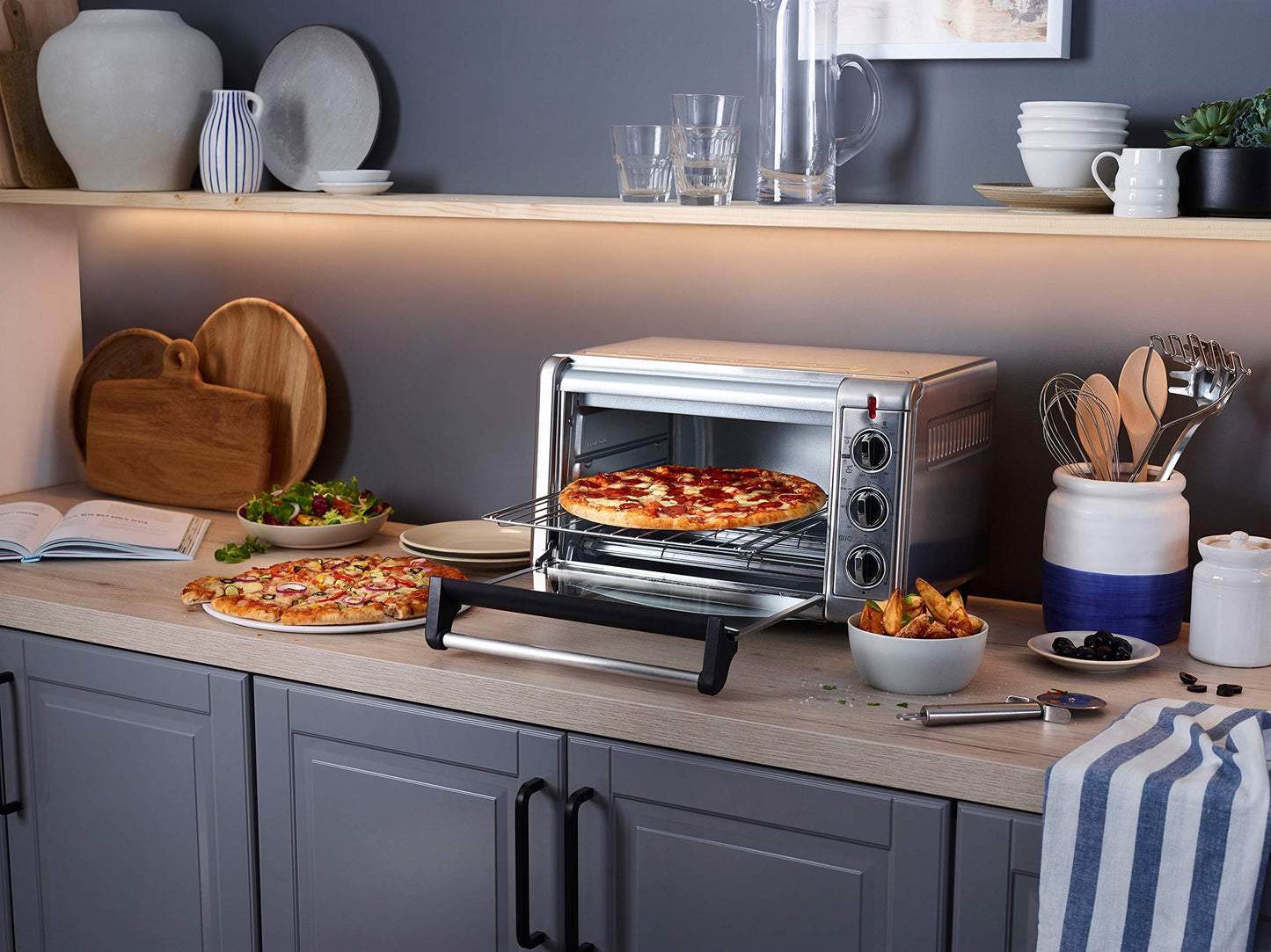 Russell Hobbs Backofen Airfryer [5-in-1: Heißluftfritteuse, Minibackofen, Grill, Toaster, Warmhaltefunktion] Express (20l, Pizza Ø 30cm, inkl. Frittierkorb, Backblech&Grillrost) Umluft- Ofen 26680-56