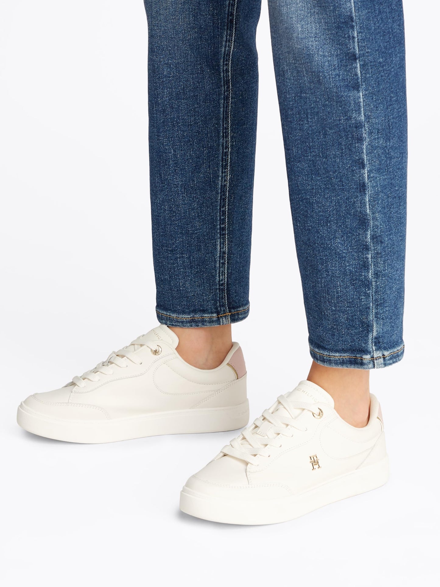 Tommy Hilfiger Women’s Essential Chic Court Sneakers