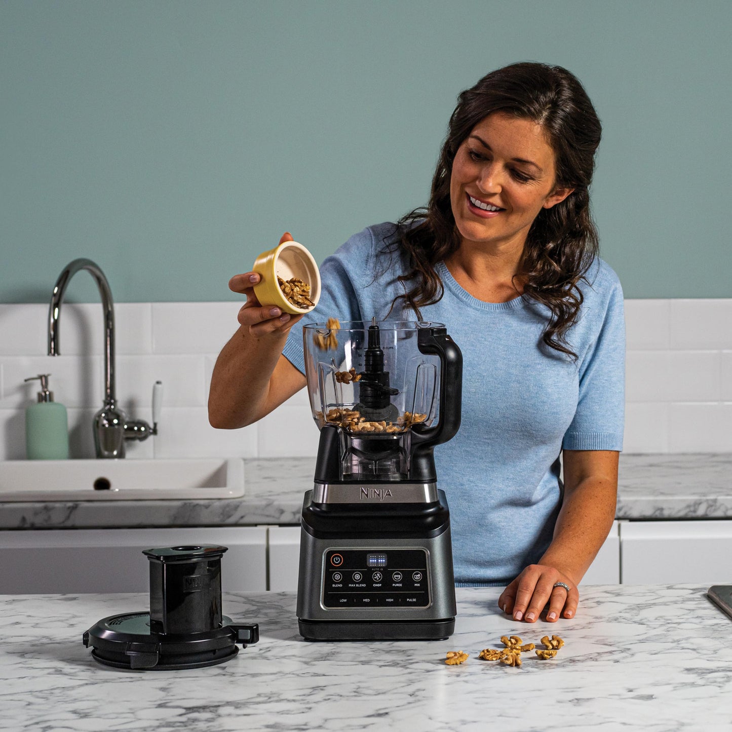 Ninja 2-in-1 Detect Power Mixer Pro & Single Serve, 1200W Mixer mit Krug, & Single Serve Tasse, Smoothies mixen, Gemüse hacken & Frozen Drinks mixen, Kupfer/Schwarz