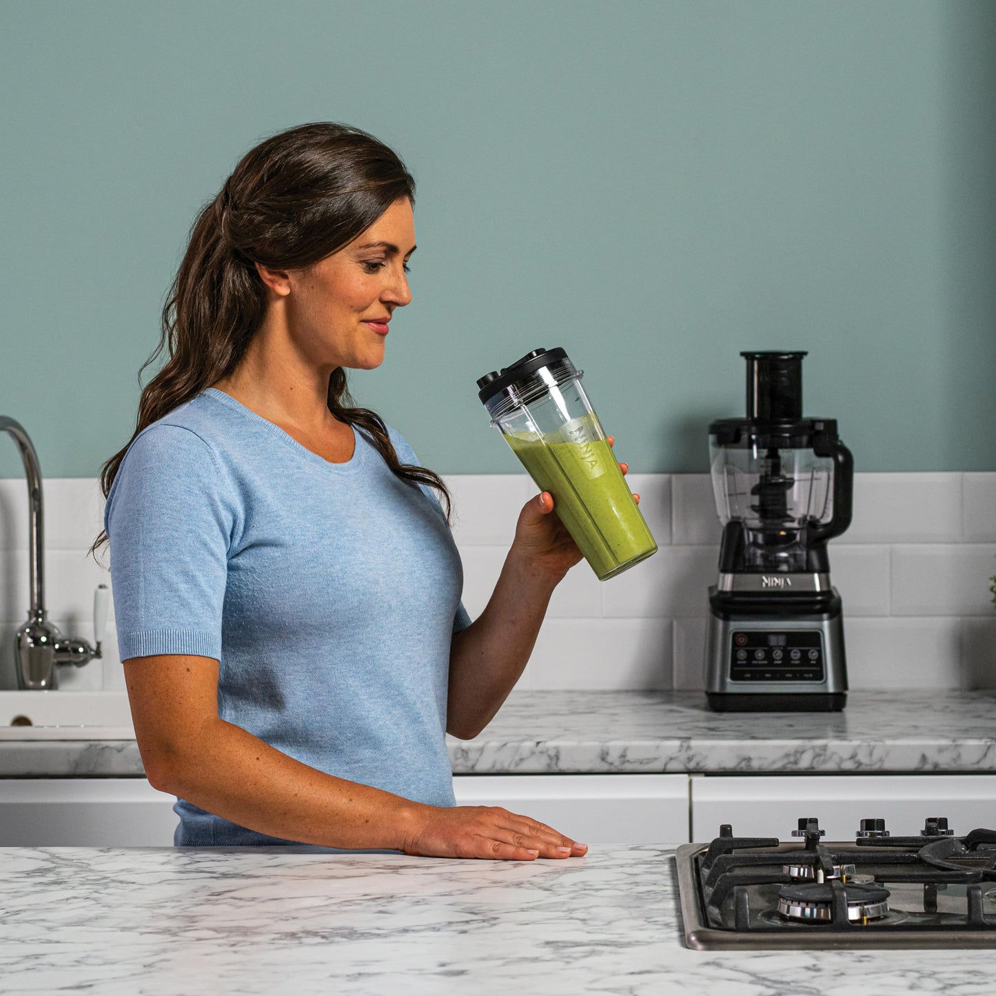 Ninja 2-in-1 Detect Power Mixer Pro & Single Serve, 1200W Mixer mit Krug, & Single Serve Tasse, Smoothies mixen, Gemüse hacken & Frozen Drinks mixen, Kupfer/Schwarz