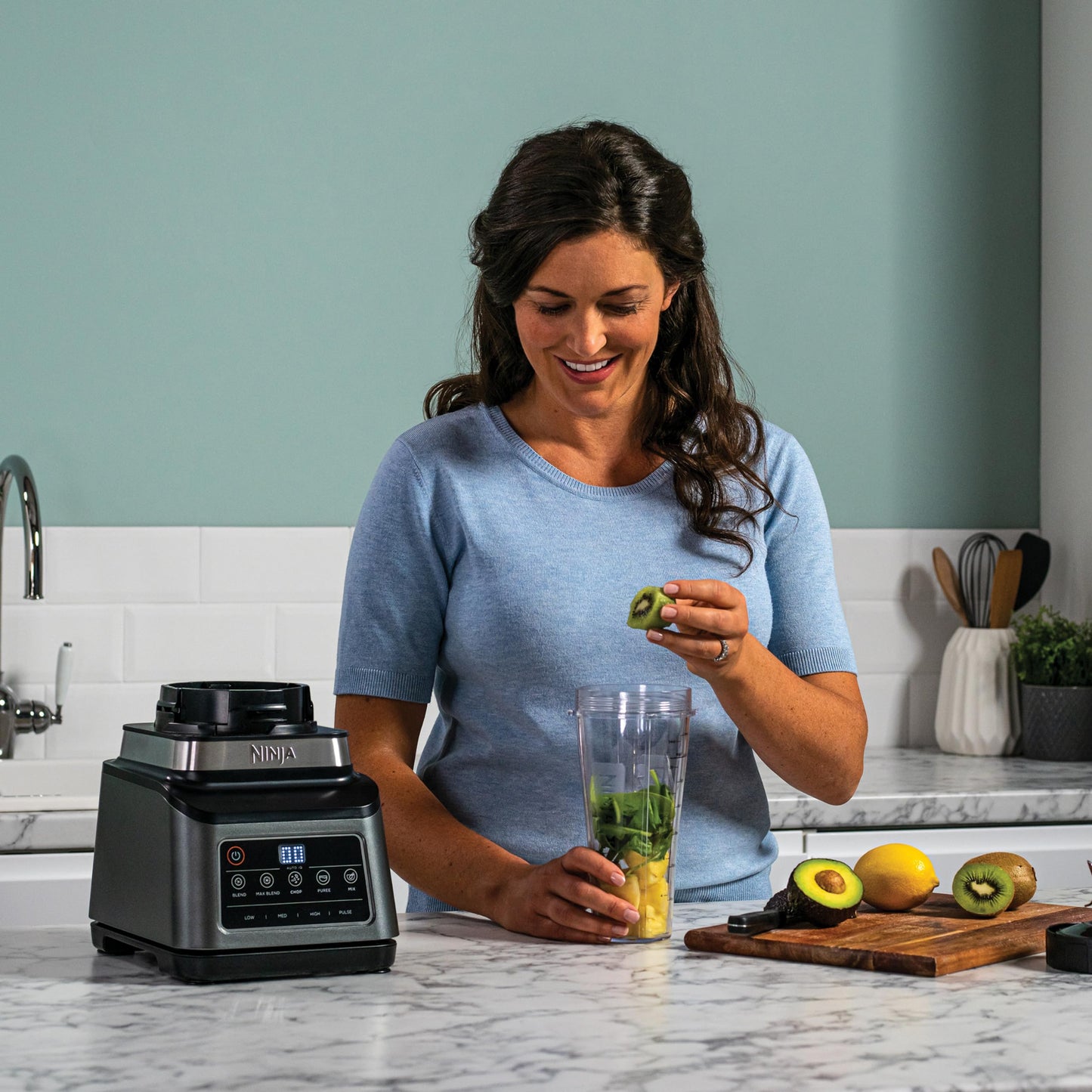 Ninja 2-in-1 Detect Power Mixer Pro & Single Serve, 1200W Mixer mit Krug, & Single Serve Tasse, Smoothies mixen, Gemüse hacken & Frozen Drinks mixen, Kupfer/Schwarz