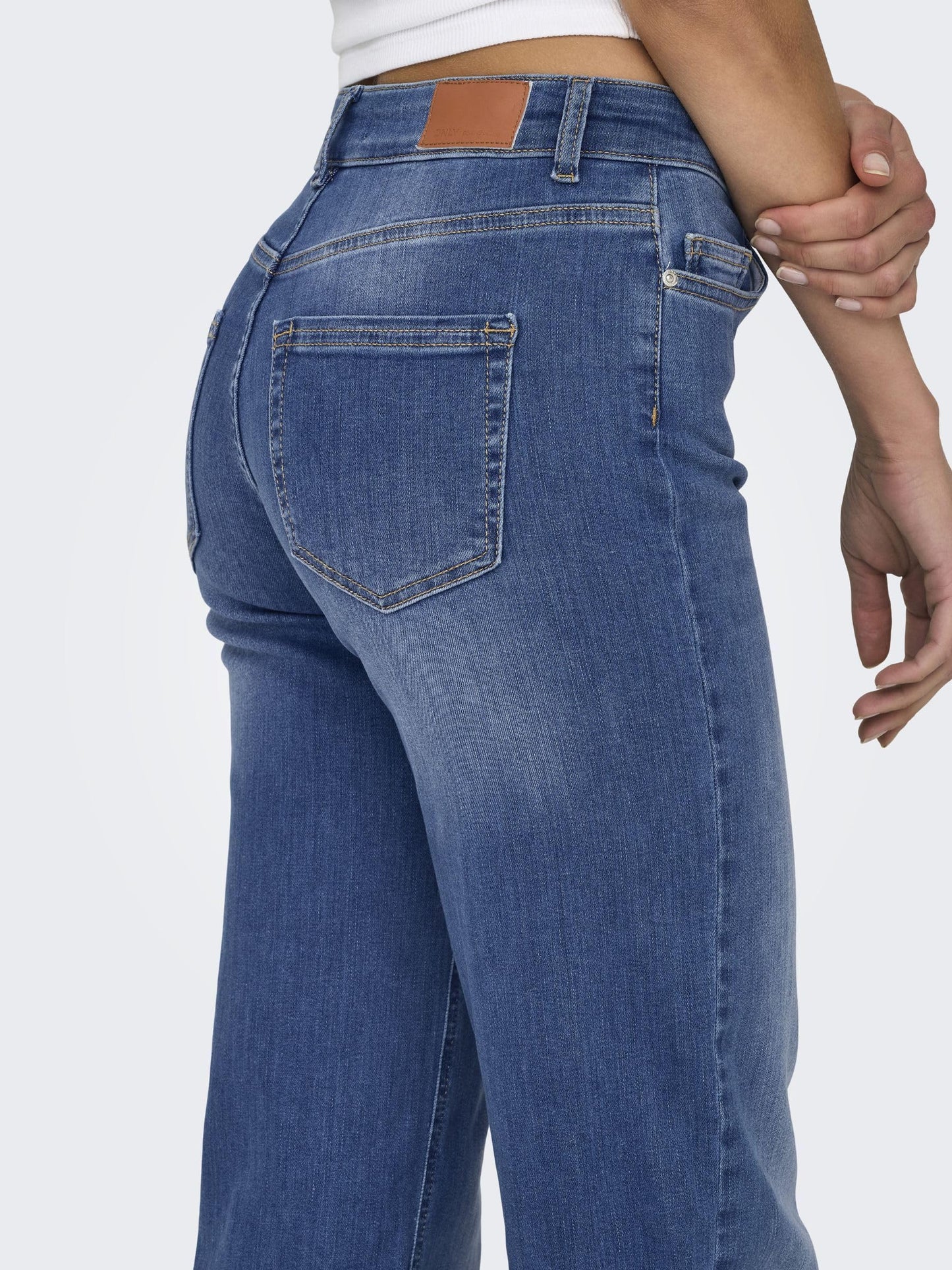 ONLY Women’s ONLBLUSH Mid-Rise Straight-Fit Jeans